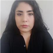 profesora de ingles da clases a niños de todas las edades